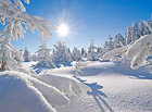 Na vrcholu Klínovce. Skiareál Klínovec je největší lyžařské středisko Krušných hor. Místní specialitkou je snowpark s unikátní U-rampou pro snowboardisty, kterou profesionálové označili za nejlepší v ČR.

