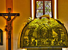 Skleněný oltář v kostele sv. Vintíře, Dobrá Voda u Hartmanic.