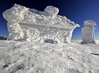 Vyhlídková stavba na vrcholu Sněžky s možností zakoupení občerstvení a suvenýrů.

