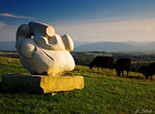 Sochařský park je založen na vyvýšené planině s úžasnými výhledy na Těšínské Beskydy. První kamenné sochy sem byly přivezeny v r. 2002 z hornického muzea Landek Park, kde se pořádají mezinárodní sochařská sympozia.

