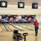 Tato primárně bowlingová herna s 8 profesionálními drahami umožňuje hrát až 64 hráčům v jednom okamžiku. Součástí sportovního centra je i tenisová hala se dvěma kurty a restaurace.

