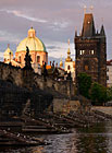 Staroměstská mostecká věž časně ráno, Karlův most, Praha.