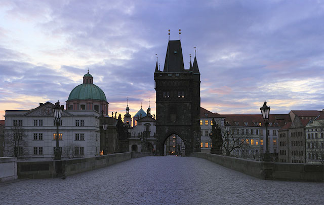 Staroměstská mostecká věž časně ráno, Karlův most, Praha