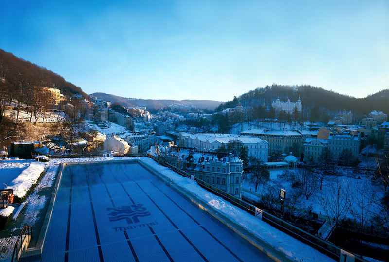 Termální bazén Karlovy Vary v zimě | hotel Thermal