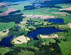 Rybník Malý Tisý je od roku 1957 součástí významné národní přírodní rezervace Velký a Malý Tisý. Rozkládá se asi 6 km severně od Třeboně. Celé území má zcela mimořádný význam jako hnízdiště a shromaždiště řady drdruhů vodního ptactva.

