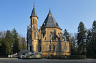 Hrobka významného rodu Schwarzenbergů a novogotická kaple při jihovýchodním okraji rybníka Svět u Třeboně.

