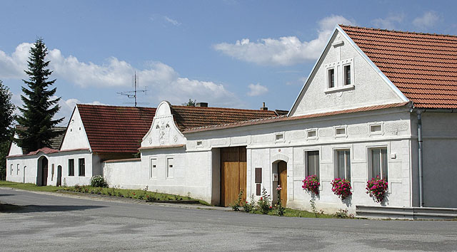Dochovaná lidová architektura v obci Ponědrážka
