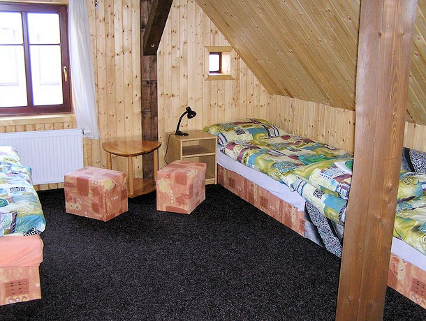 Ubytování Picura - trojlůžkový pokoj v patře chalupy