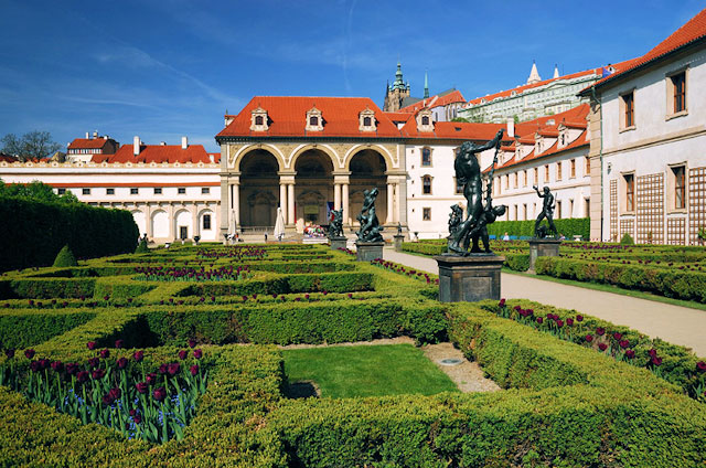 Valdštejnská zahrada v Praze - pohled směrem k Sala terreně