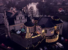 Zámek Doubí u Karlových Varů je celoročně proměněn ve Vánoční dům – 1. svého druhu v ČR. Těšte se na prodejní expozice s nejrozmanitější vánoční tematikou.

