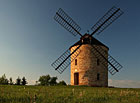Větrný mlýn Jalubí z řepkového pole, Chřiby.