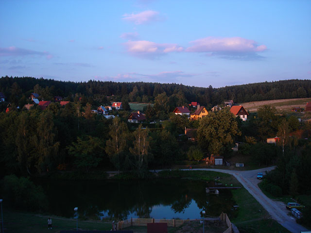 Výhled k rybníčku z wellness hotelu Panorama