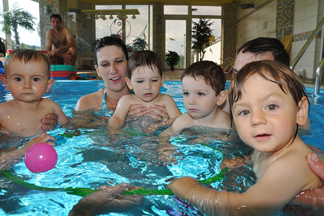 Wellness hotel Panorama - plavání s dětmi