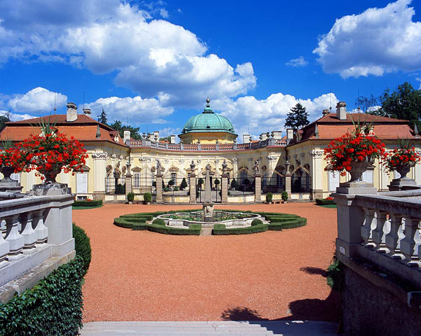 Zámek Buchlovice – pohled z barokní zahrady