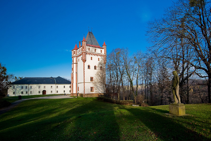 Zámek Hradec nad Moravicí – bílý zámek a bílá věž