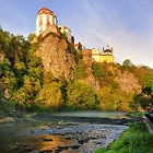 Původně středověký hrad, později přestavěn na zámek v obranné hraniční linii jižní Moravy. Dnešní barokní vzhled zámku vtiskli po r. 1665 hrabata Althannové – nejdůležitější rod vranovské historie. Expozice představují zámecké bydlení 19. století.

