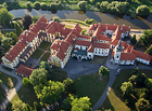 V klášteře byla sepsána Zbraslavská kronika – nejvýznamnější pramen pro poznání vývoje Čech od konce 13. stol. do pol. 14. stol. Původně (12. stol.) tu stával lovecký hrádek Přemysla Otakara II., později (13. stol.) byl přebudován v cisterciácký klášter.


