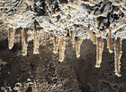 Jeskyně měří přes 1300 m a představují největší známý jeskynní systém v Hranickém krasu. Unikátní výzdobu tvoří minerál aragonit, bizarní stalagmity a kulovité sintrové povlaky připomínající koblihy.


