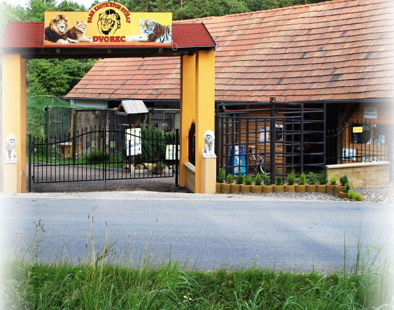 Zoopark Dvorec u Borovan, vstupní brána